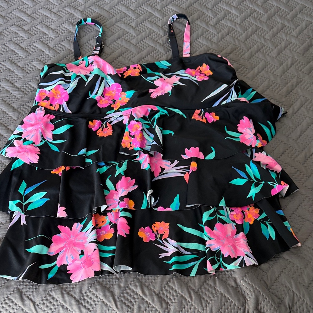 Floral Tiered Black Top